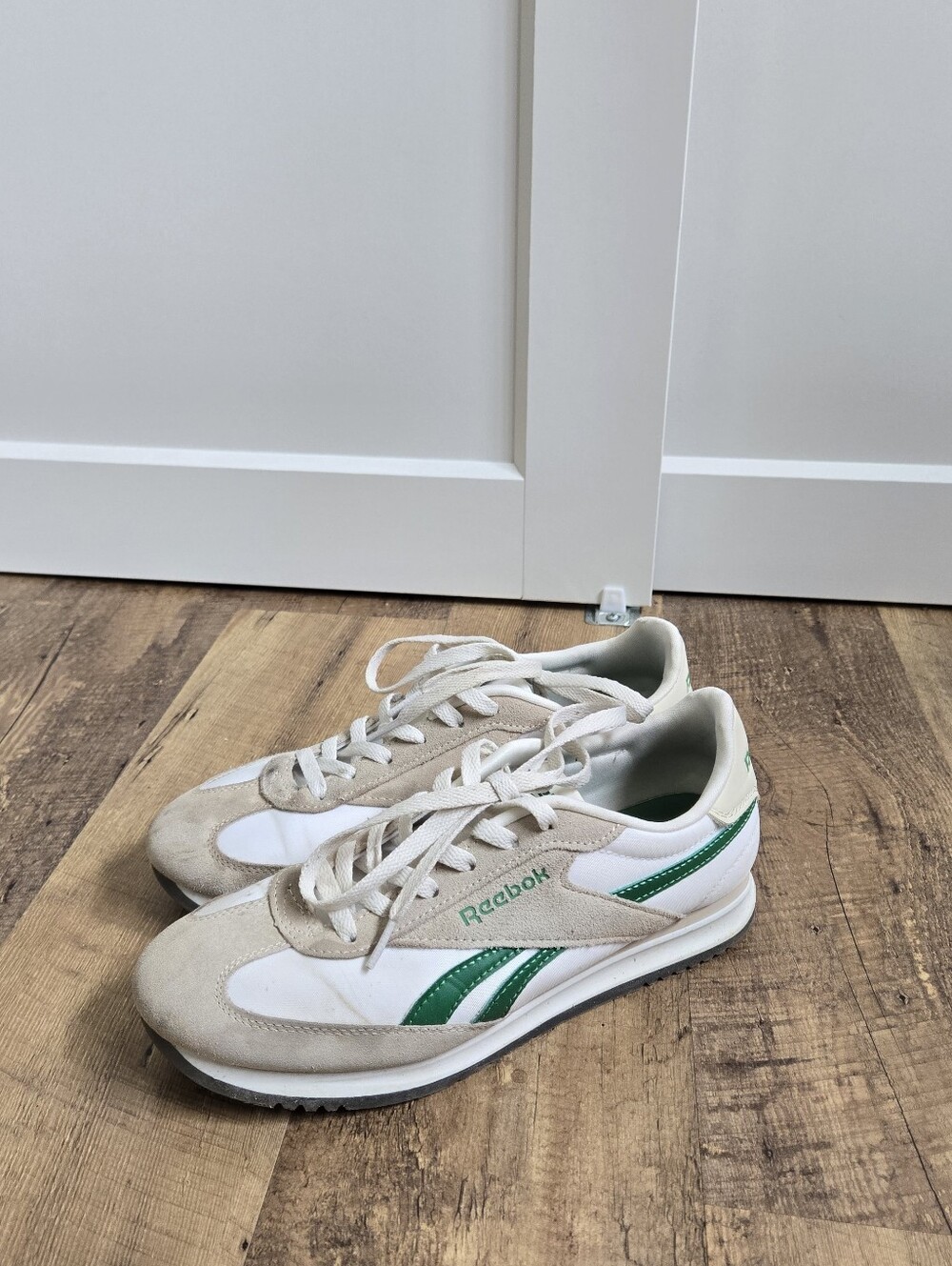 Reebok Mens Green And White Classic Sneakers Size 8 1/2. Y2k /vintage Look